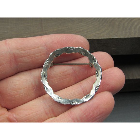 Sterling Silver Concave Circle Pattern Pin Brooch - Picture 2 of 7
